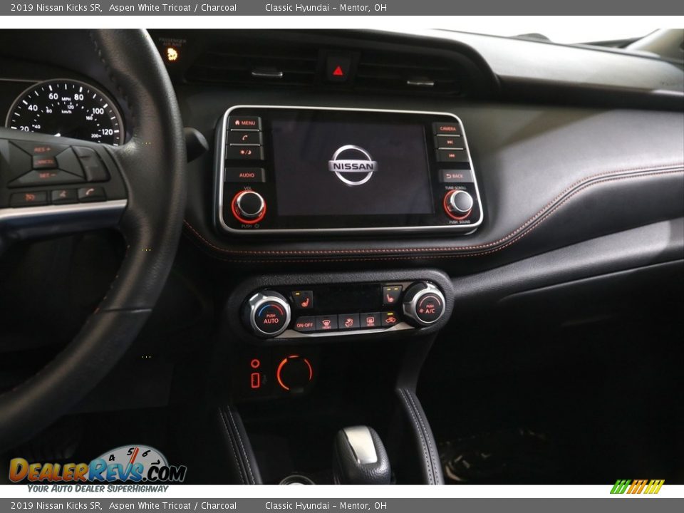 2019 Nissan Kicks SR Aspen White Tricoat / Charcoal Photo #10
