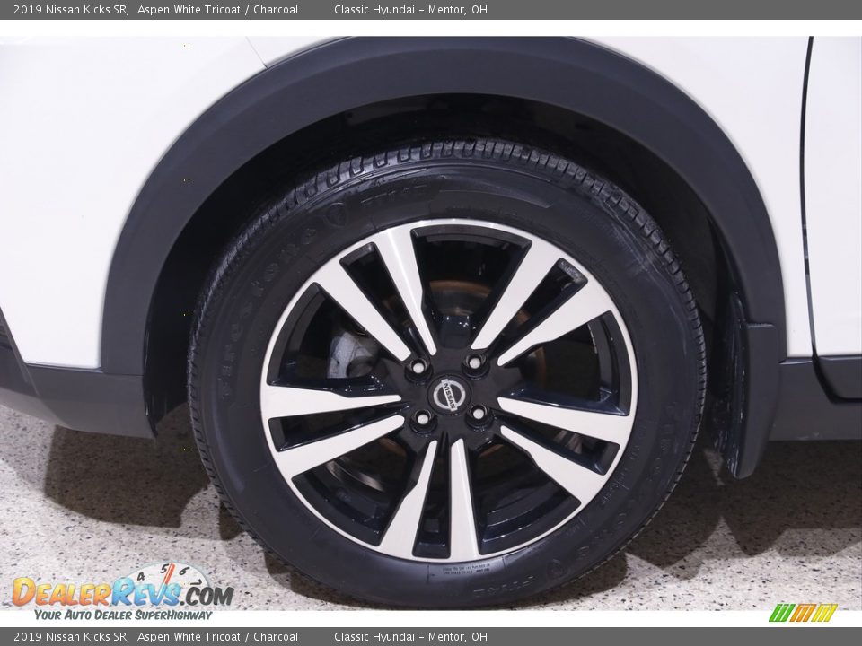 2019 Nissan Kicks SR Aspen White Tricoat / Charcoal Photo #22