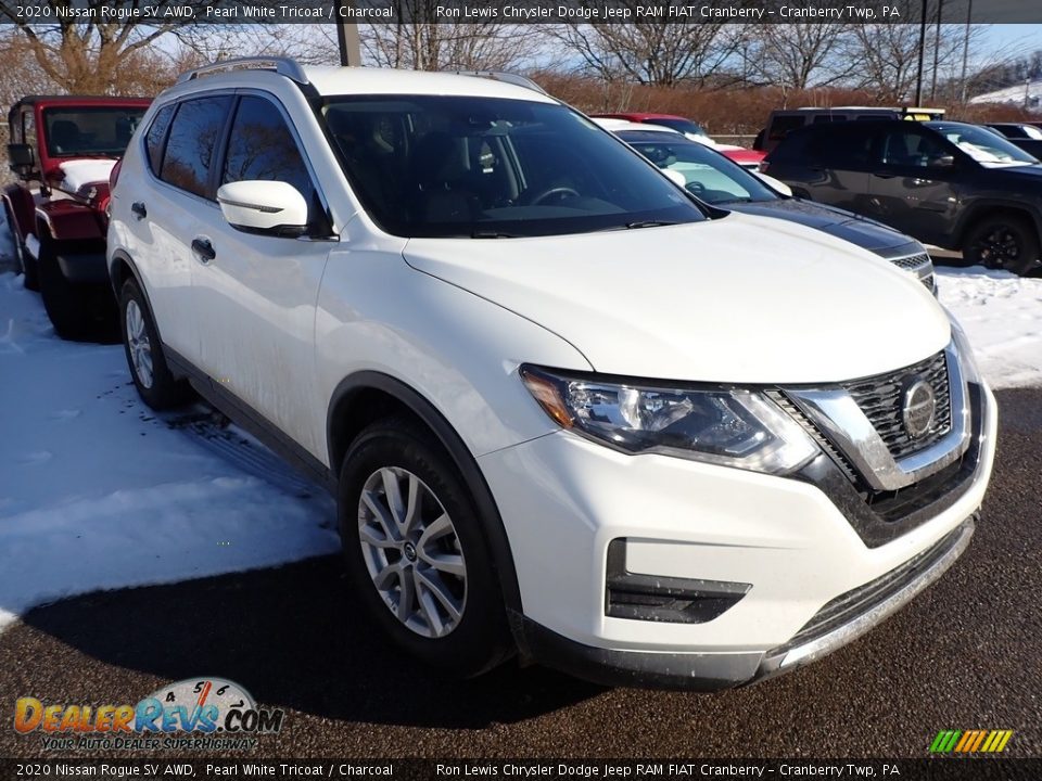 2020 Nissan Rogue SV AWD Pearl White Tricoat / Charcoal Photo #2