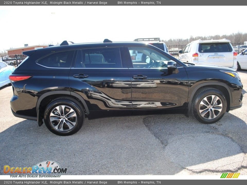 2020 Toyota Highlander XLE Midnight Black Metallic / Harvest Beige Photo #6