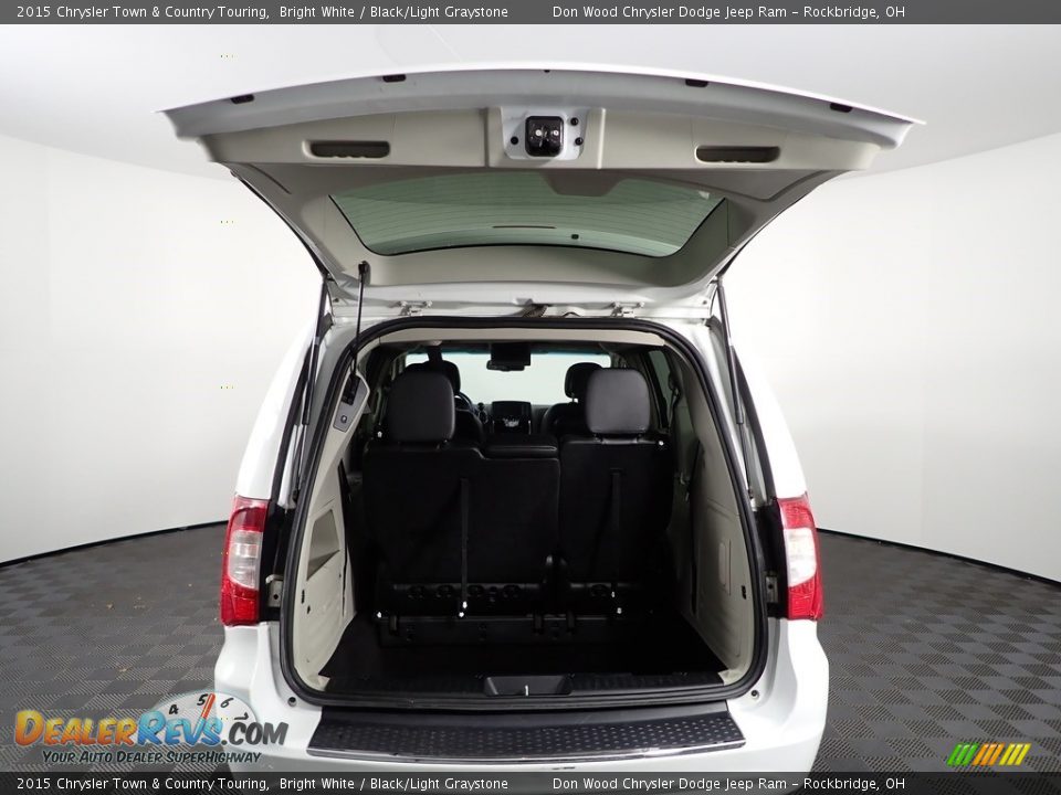 2015 Chrysler Town & Country Touring Bright White / Black/Light Graystone Photo #12