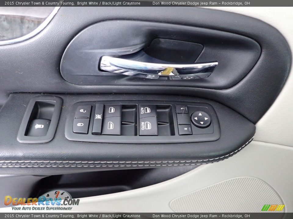 2015 Chrysler Town & Country Touring Bright White / Black/Light Graystone Photo #16
