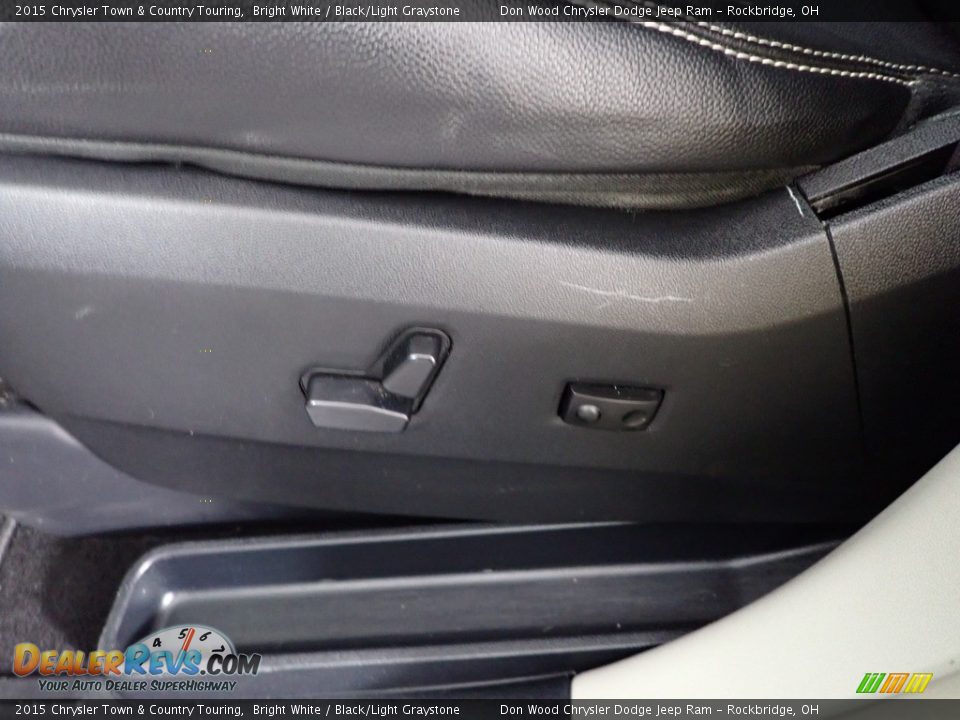 2015 Chrysler Town & Country Touring Bright White / Black/Light Graystone Photo #17