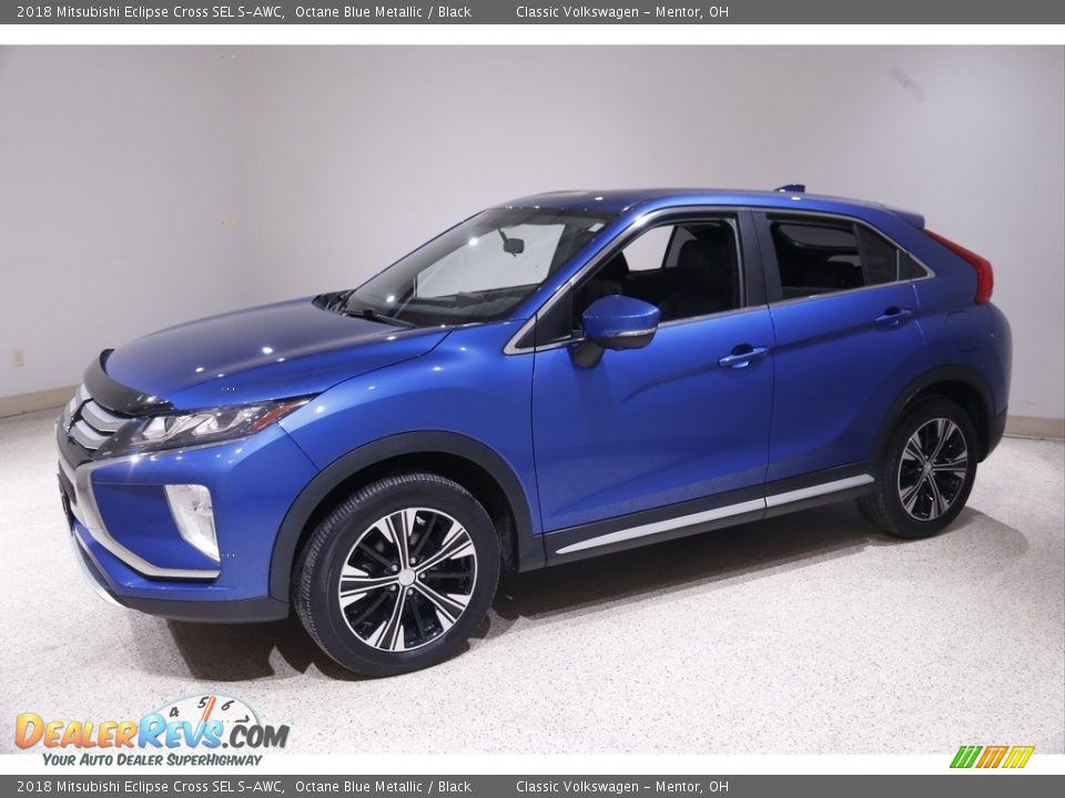 Front 3/4 View of 2018 Mitsubishi Eclipse Cross SEL S-AWC Photo #3