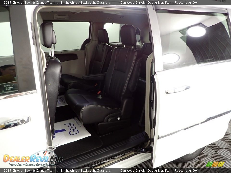 2015 Chrysler Town & Country Touring Bright White / Black/Light Graystone Photo #31