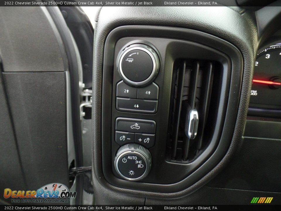 Controls of 2022 Chevrolet Silverado 2500HD Custom Crew Cab 4x4 Photo #23