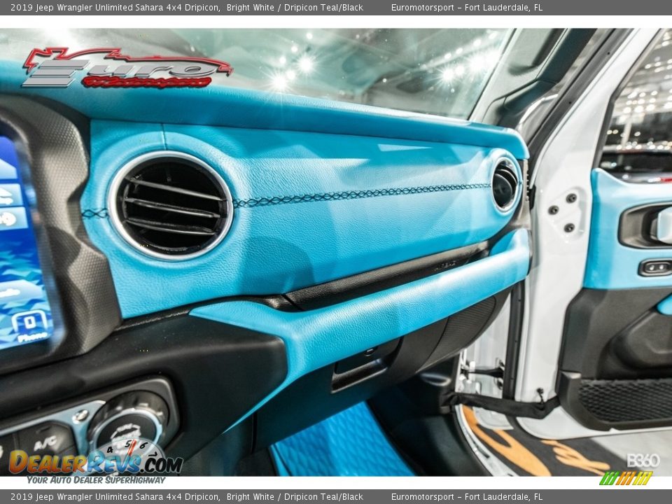 2019 Jeep Wrangler Unlimited Sahara 4x4 Dripicon Bright White / Dripicon Teal/Black Photo #23