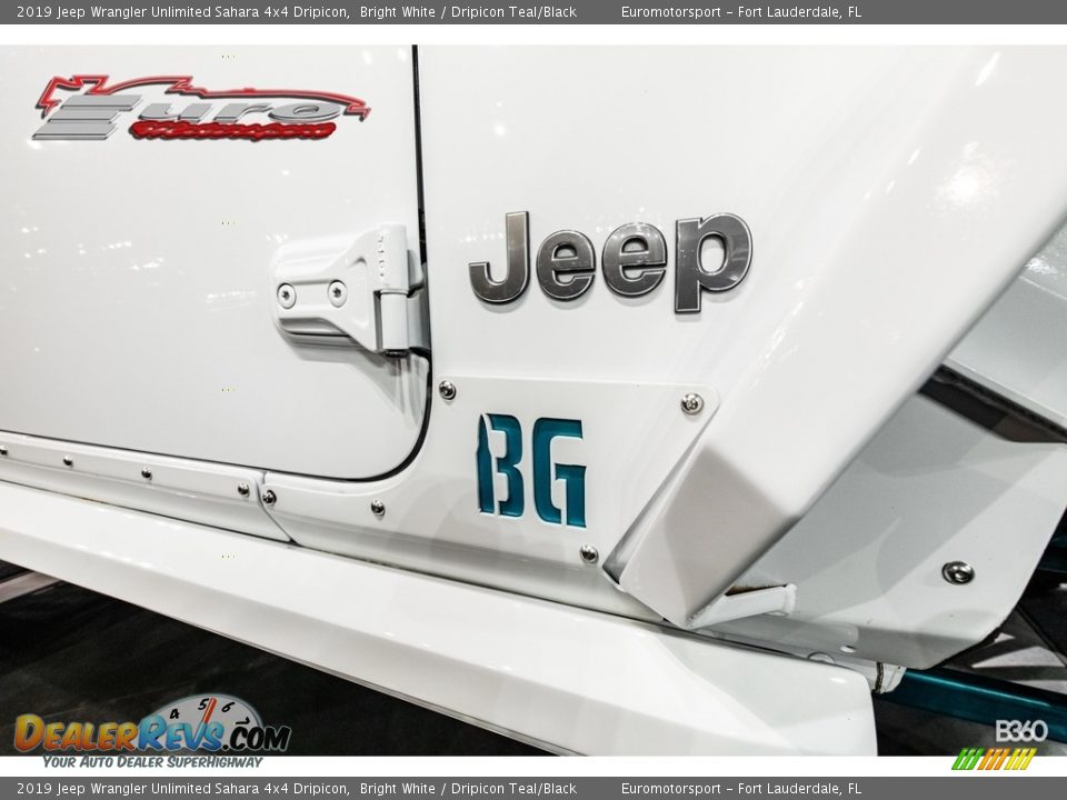 2019 Jeep Wrangler Unlimited Sahara 4x4 Dripicon Bright White / Dripicon Teal/Black Photo #33