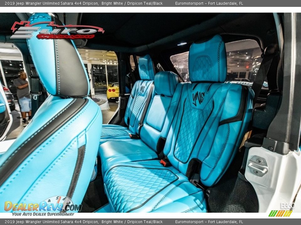 2019 Jeep Wrangler Unlimited Sahara 4x4 Dripicon Bright White / Dripicon Teal/Black Photo #38