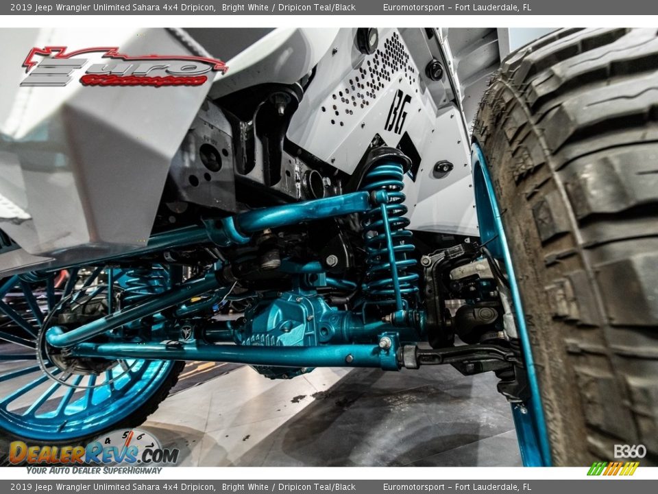 2019 Jeep Wrangler Unlimited Sahara 4x4 Dripicon Bright White / Dripicon Teal/Black Photo #40