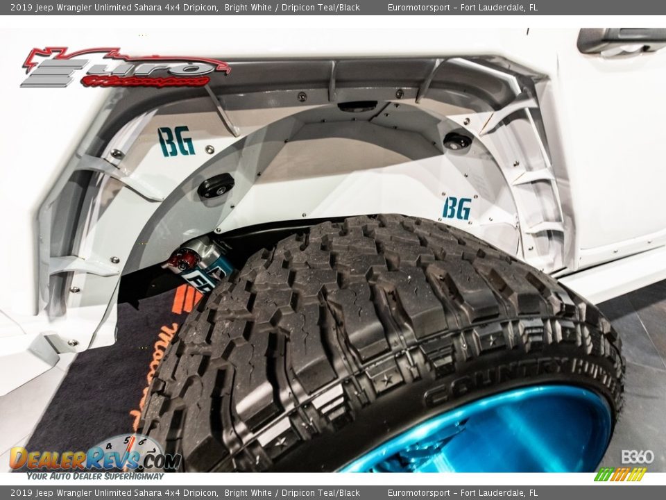 2019 Jeep Wrangler Unlimited Sahara 4x4 Dripicon Bright White / Dripicon Teal/Black Photo #46
