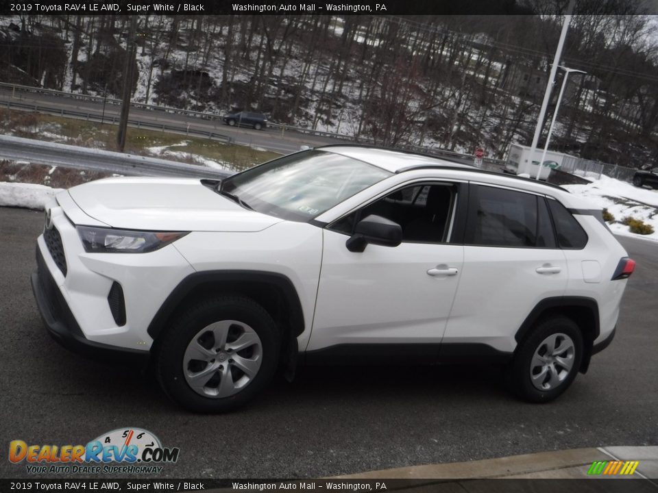 2019 Toyota RAV4 LE AWD Super White / Black Photo #13