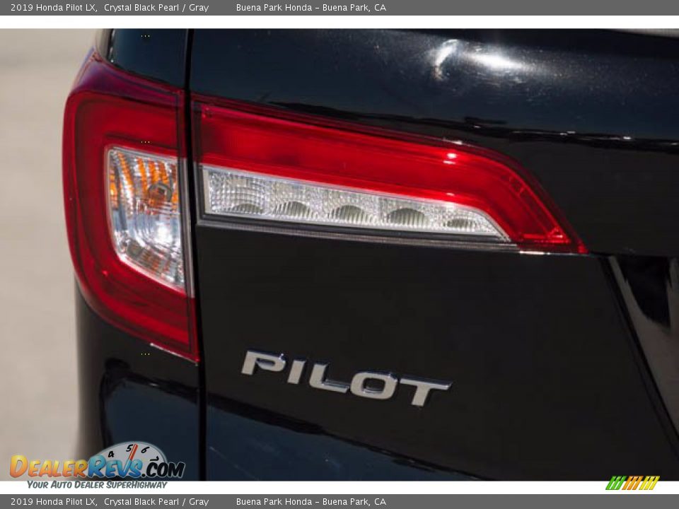 2019 Honda Pilot LX Crystal Black Pearl / Gray Photo #10