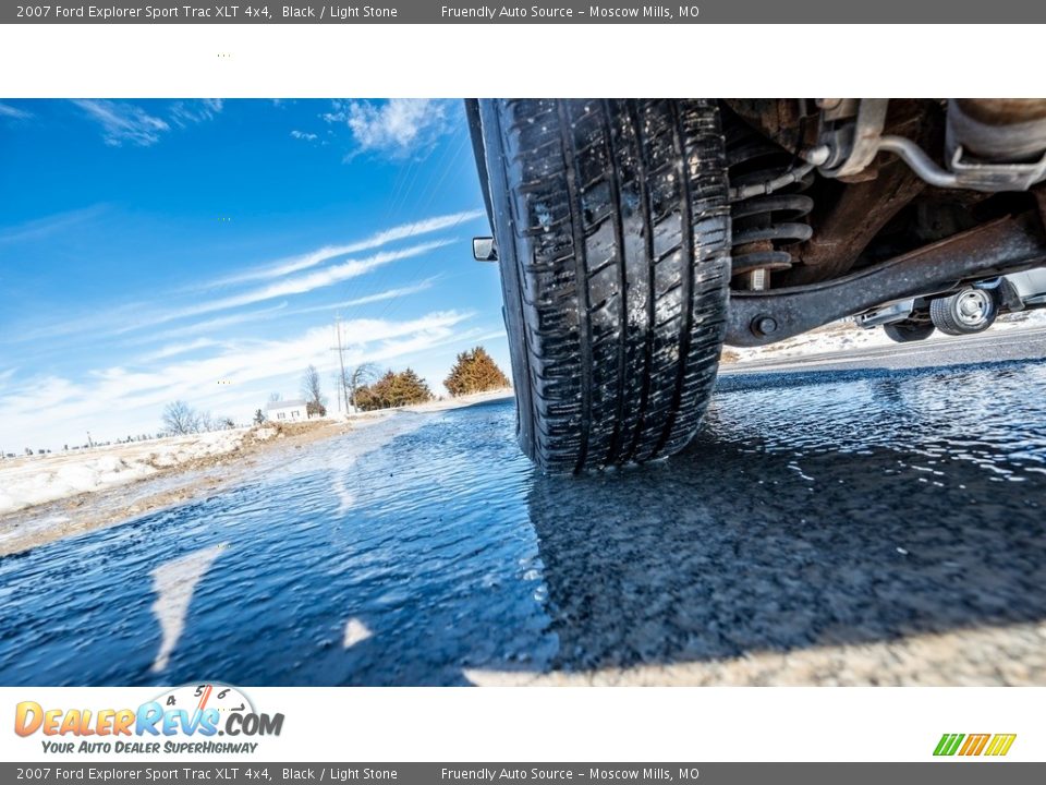 2007 Ford Explorer Sport Trac XLT 4x4 Black / Light Stone Photo #14