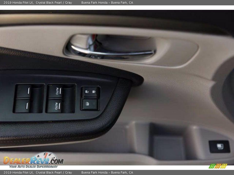 2019 Honda Pilot LX Crystal Black Pearl / Gray Photo #32