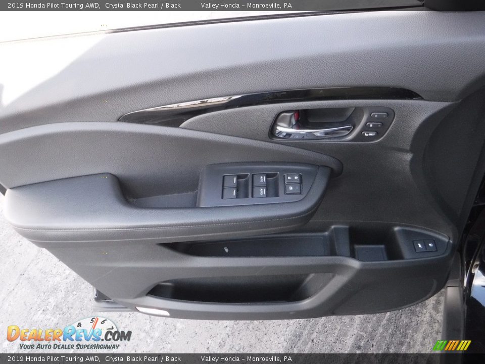 2019 Honda Pilot Touring AWD Crystal Black Pearl / Black Photo #12