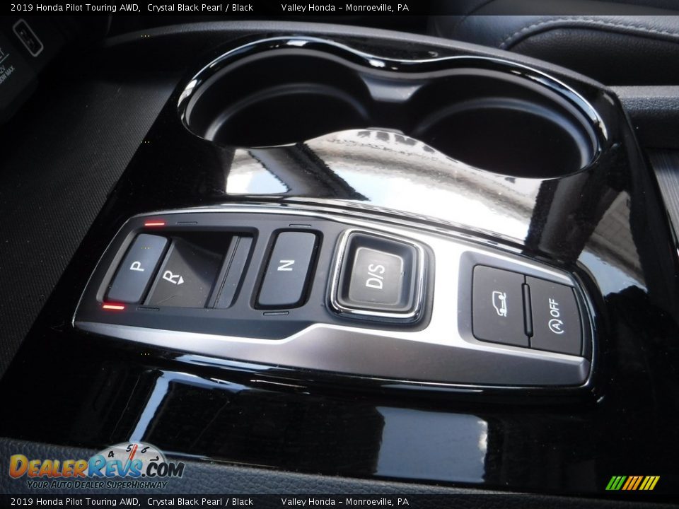 2019 Honda Pilot Touring AWD Crystal Black Pearl / Black Photo #17