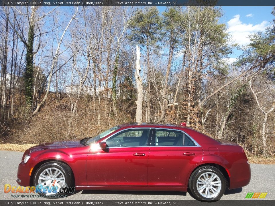 2019 Chrysler 300 Touring Velvet Red Pearl / Linen/Black Photo #1