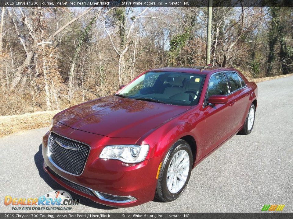 2019 Chrysler 300 Touring Velvet Red Pearl / Linen/Black Photo #2