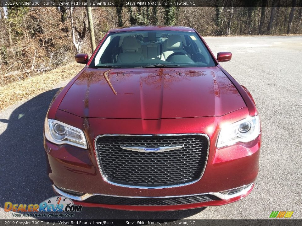 2019 Chrysler 300 Touring Velvet Red Pearl / Linen/Black Photo #3