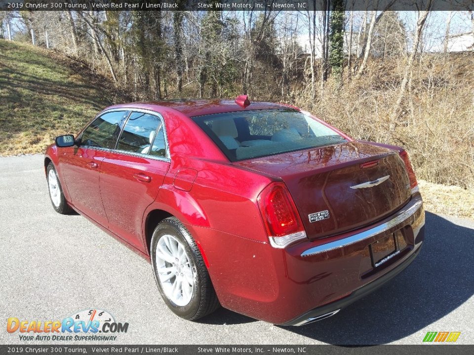 2019 Chrysler 300 Touring Velvet Red Pearl / Linen/Black Photo #9