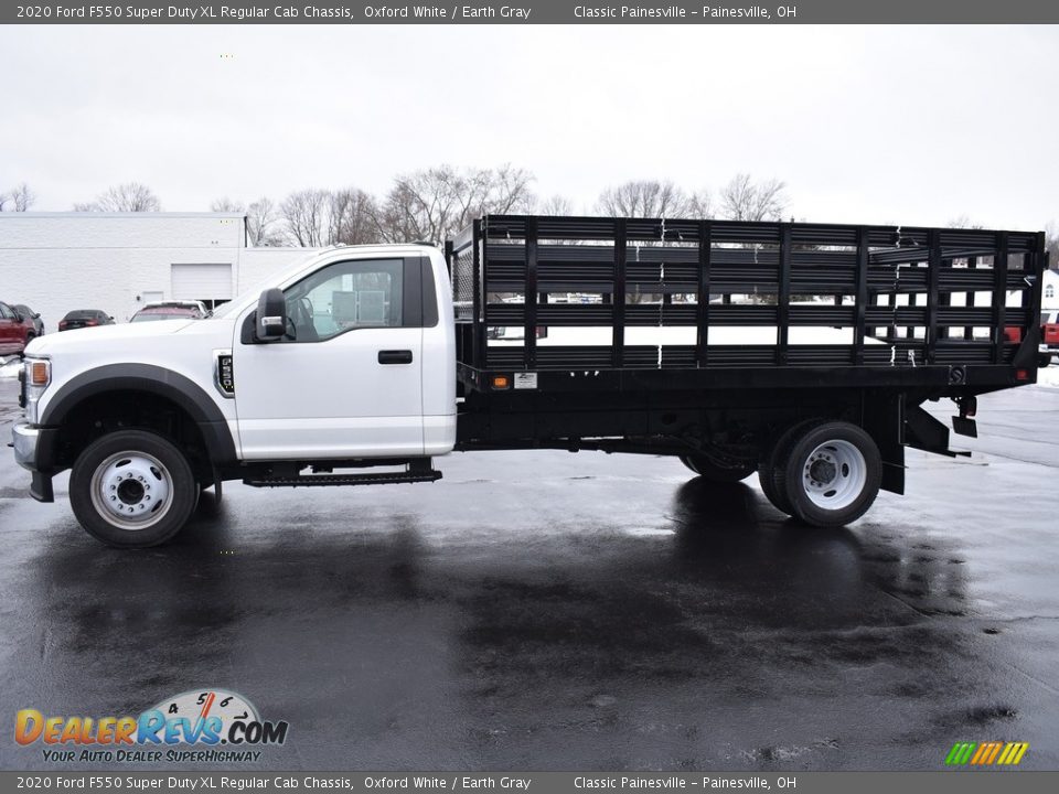 2020 Ford F550 Super Duty XL Regular Cab Chassis Oxford White / Earth Gray Photo #2