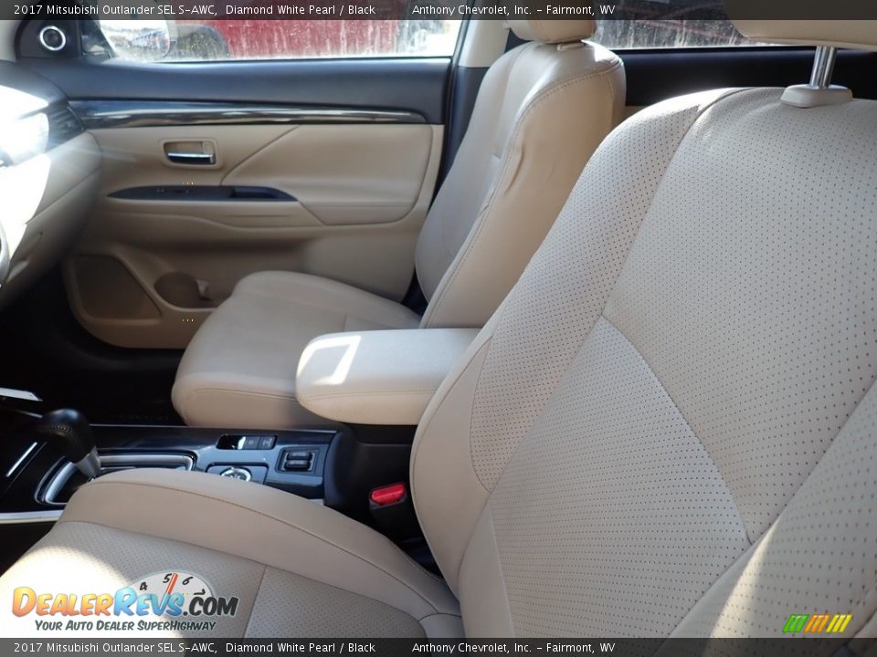 Front Seat of 2017 Mitsubishi Outlander SEL S-AWC Photo #11