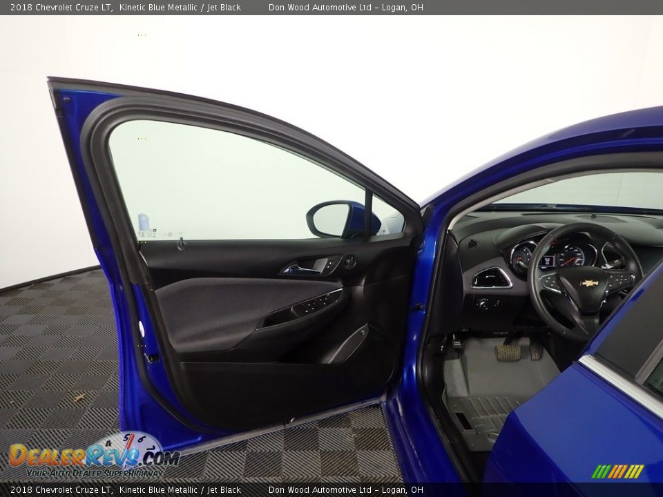 2018 Chevrolet Cruze LT Kinetic Blue Metallic / Jet Black Photo #15