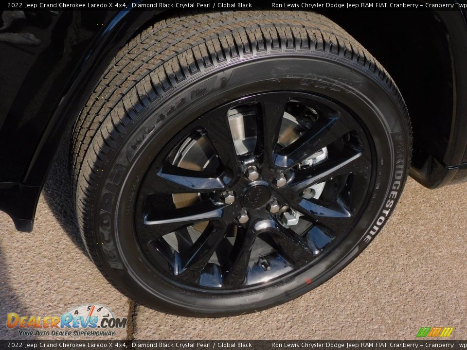 2022 Jeep Grand Cherokee Laredo X 4x4 Diamond Black Crystal Pearl / Global Black Photo #10