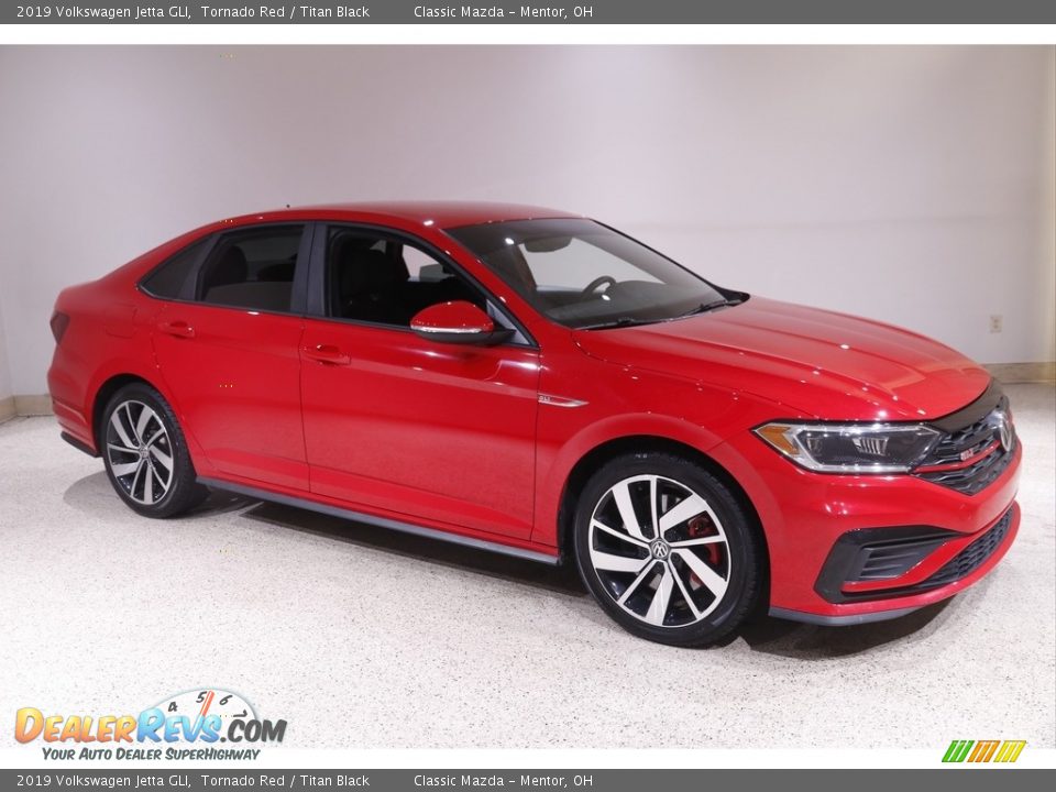 Front 3/4 View of 2019 Volkswagen Jetta GLI Photo #1