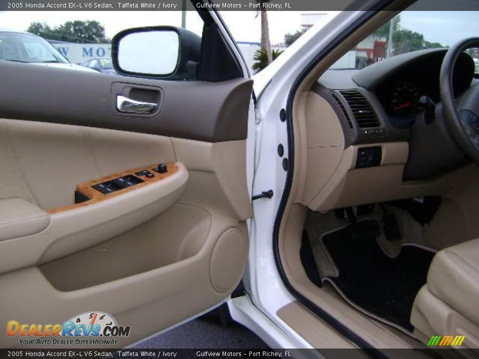 2005 Honda Accord EX-L V6 Sedan Taffeta White / Ivory Photo #12