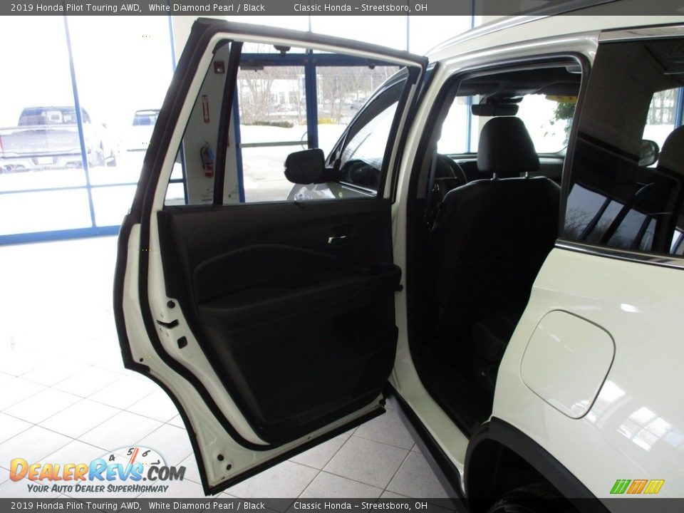 2019 Honda Pilot Touring AWD White Diamond Pearl / Black Photo #28