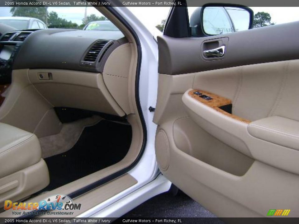 2005 Honda Accord EX-L V6 Sedan Taffeta White / Ivory Photo #16