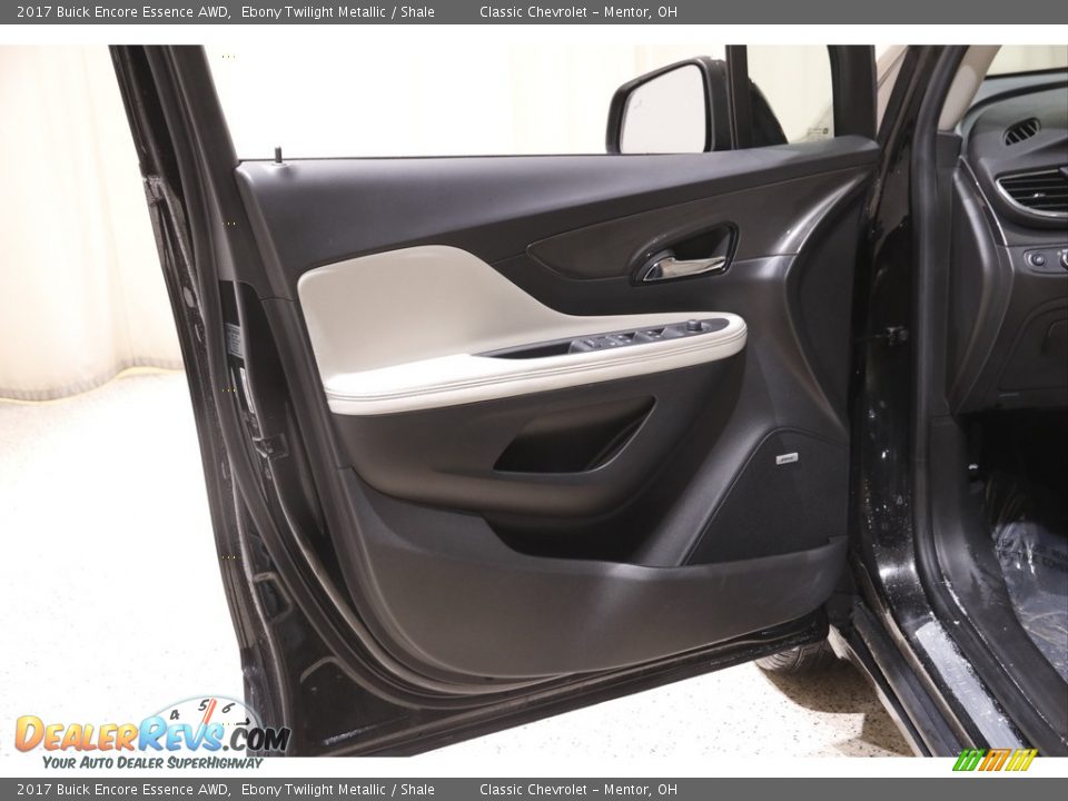 Door Panel of 2017 Buick Encore Essence AWD Photo #4