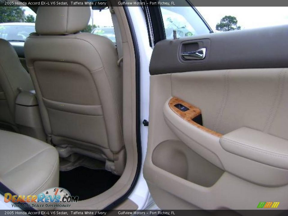2005 Honda Accord EX-L V6 Sedan Taffeta White / Ivory Photo #20