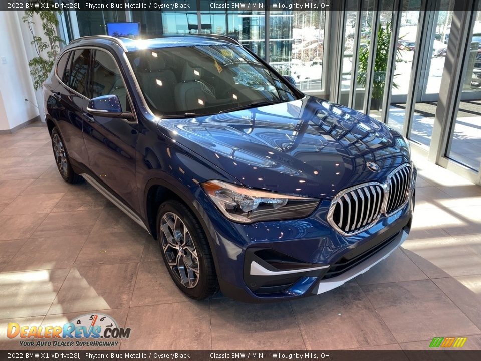 Front 3/4 View of 2022 BMW X1 xDrive28i Photo #1