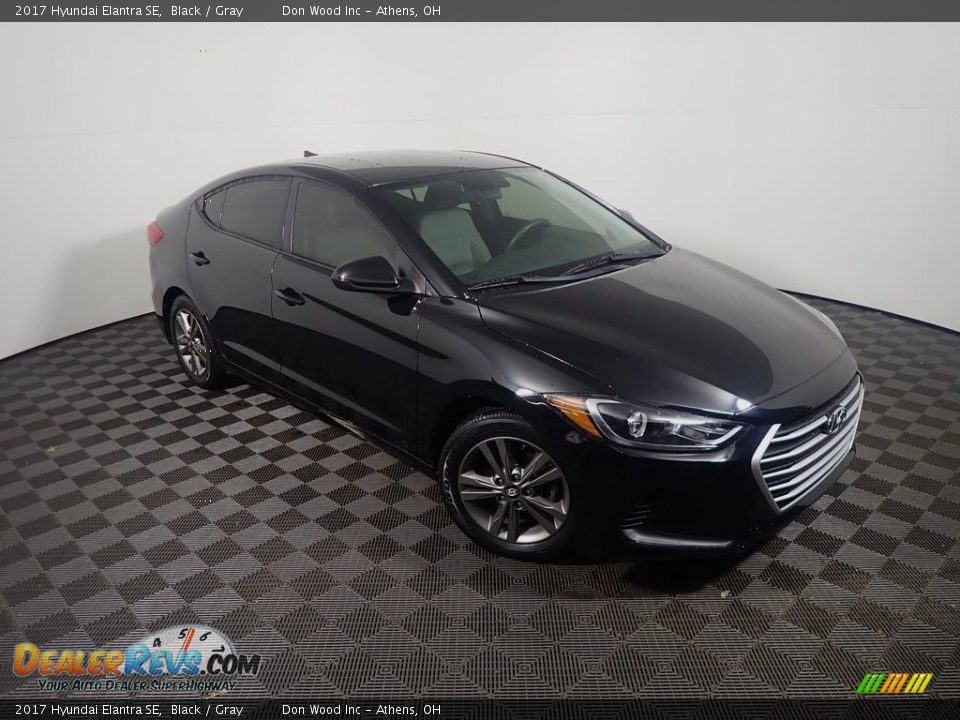 2017 Hyundai Elantra SE Black / Gray Photo #3