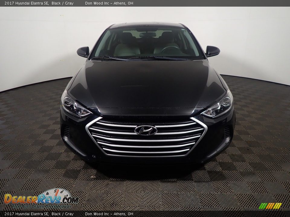 2017 Hyundai Elantra SE Black / Gray Photo #5