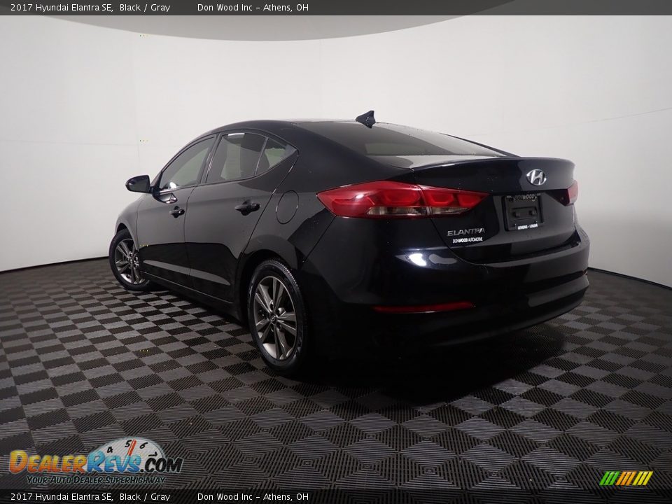 2017 Hyundai Elantra SE Black / Gray Photo #11