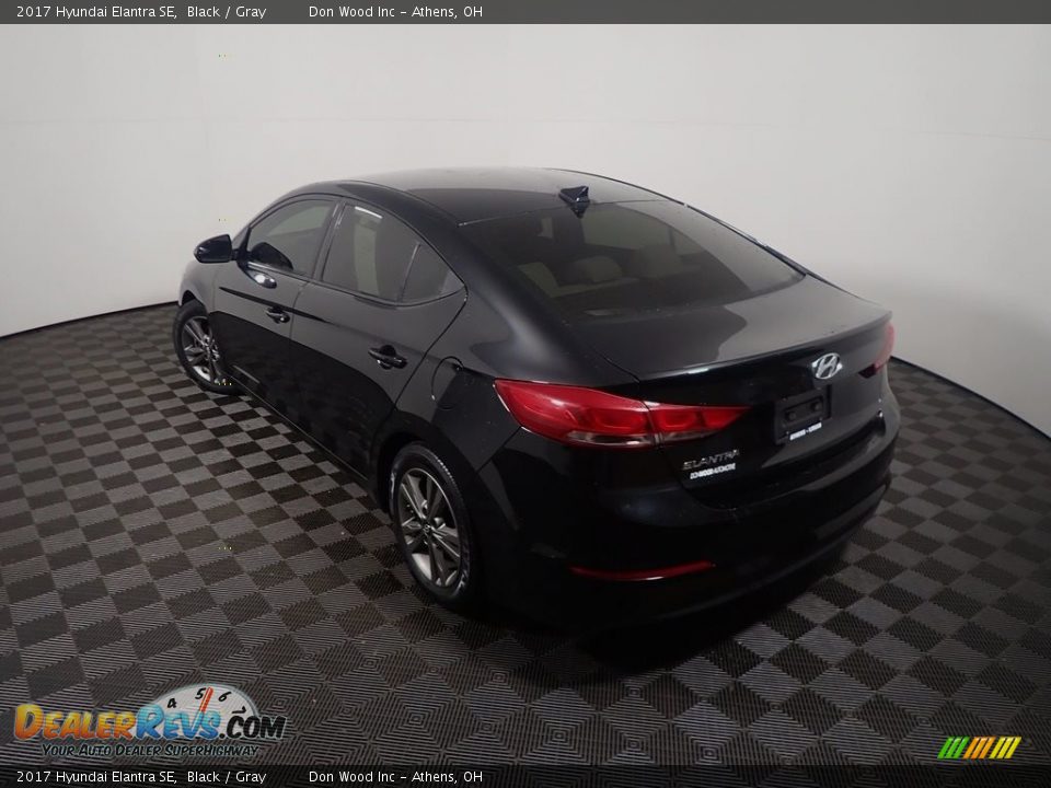 2017 Hyundai Elantra SE Black / Gray Photo #12