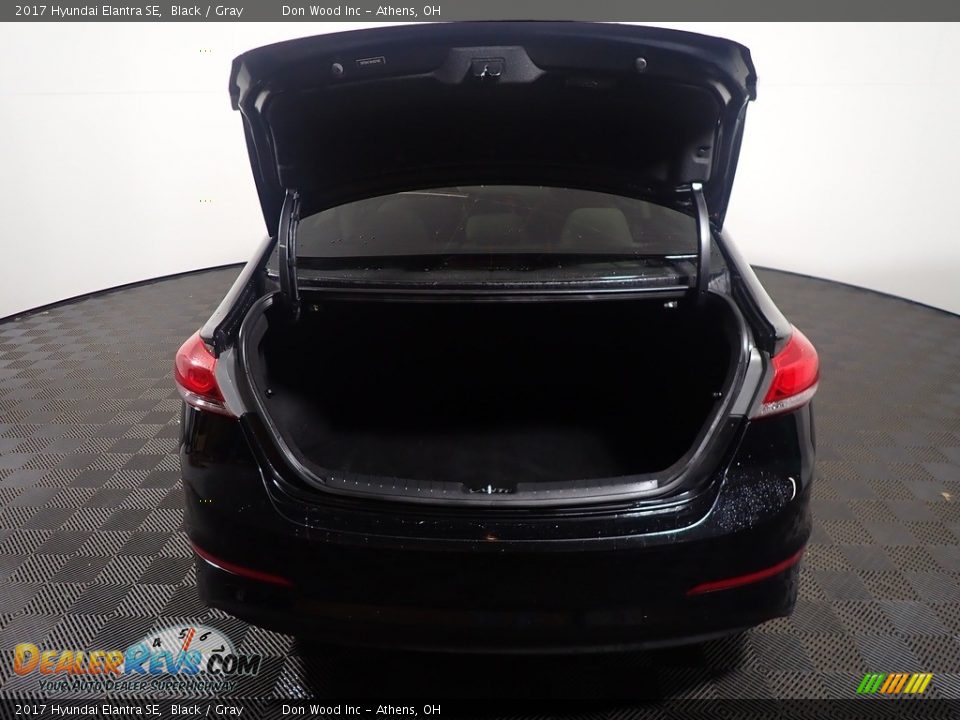 2017 Hyundai Elantra SE Black / Gray Photo #14