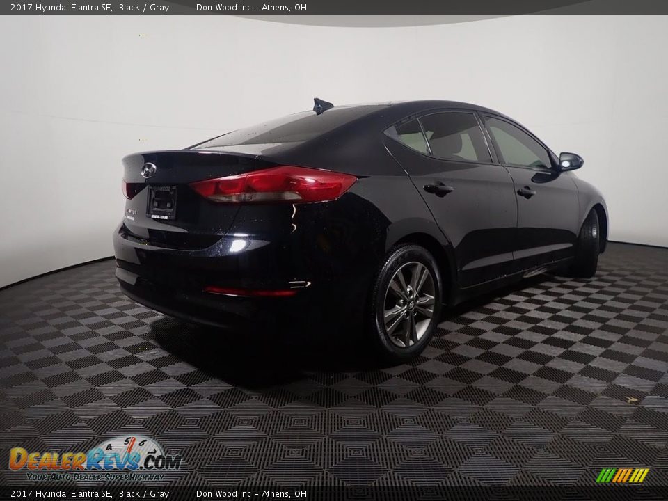 2017 Hyundai Elantra SE Black / Gray Photo #16