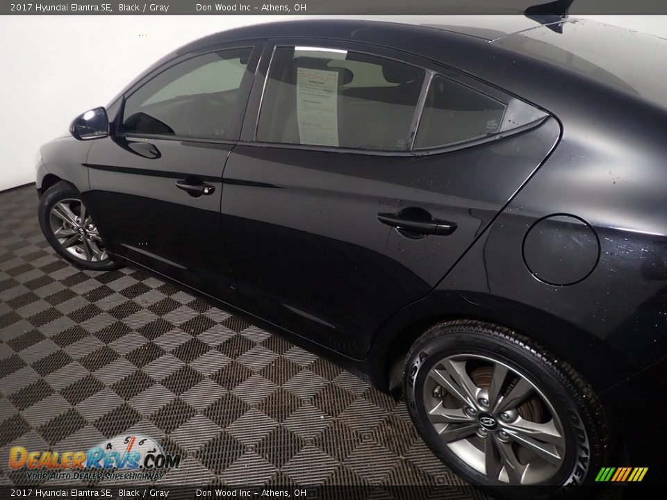2017 Hyundai Elantra SE Black / Gray Photo #18