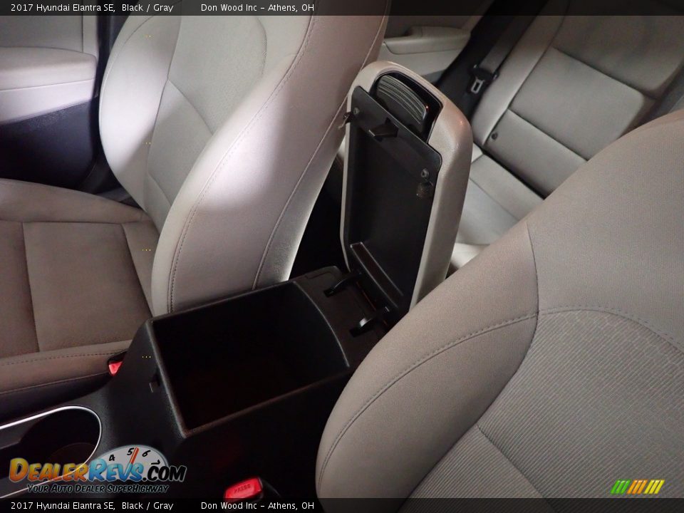 2017 Hyundai Elantra SE Black / Gray Photo #33