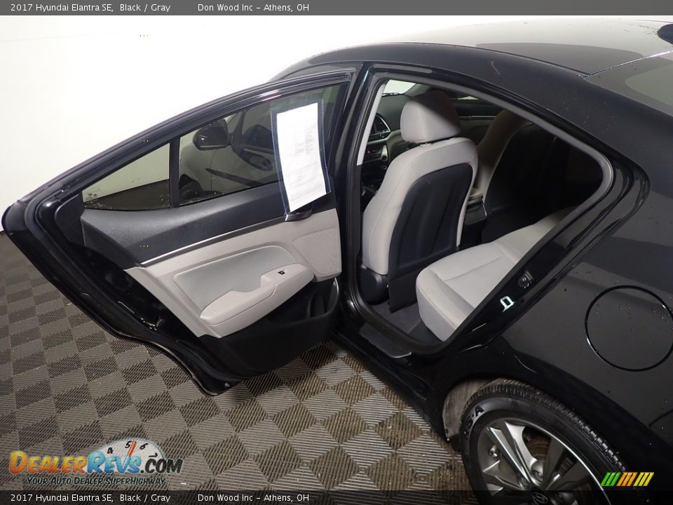 2017 Hyundai Elantra SE Black / Gray Photo #34