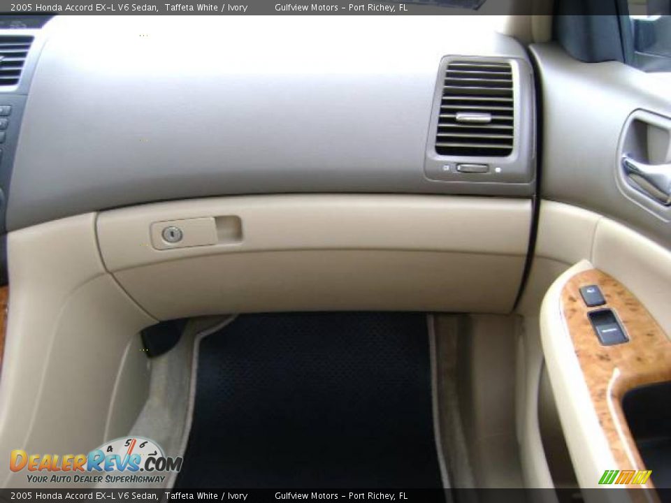 2005 Honda Accord EX-L V6 Sedan Taffeta White / Ivory Photo #27