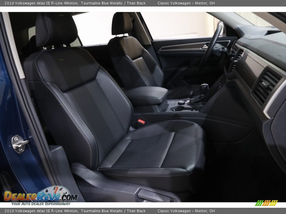 Front Seat of 2019 Volkswagen Atlas SE R-Line 4Motion Photo #15