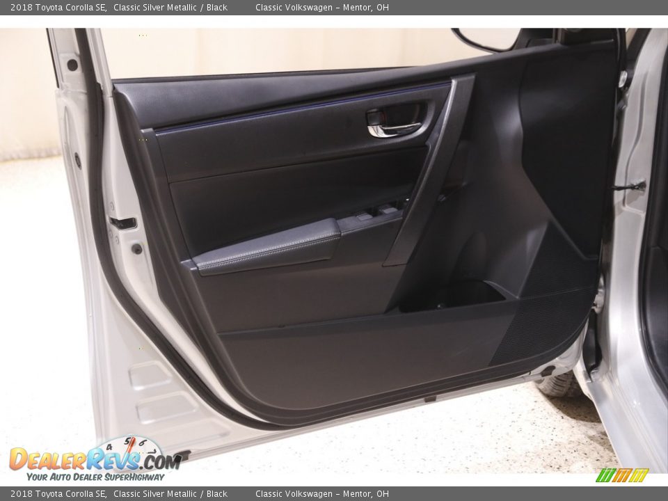 2018 Toyota Corolla SE Classic Silver Metallic / Black Photo #4