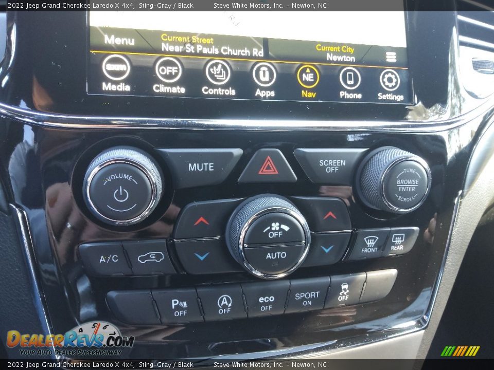 Controls of 2022 Jeep Grand Cherokee Laredo X 4x4 Photo #27