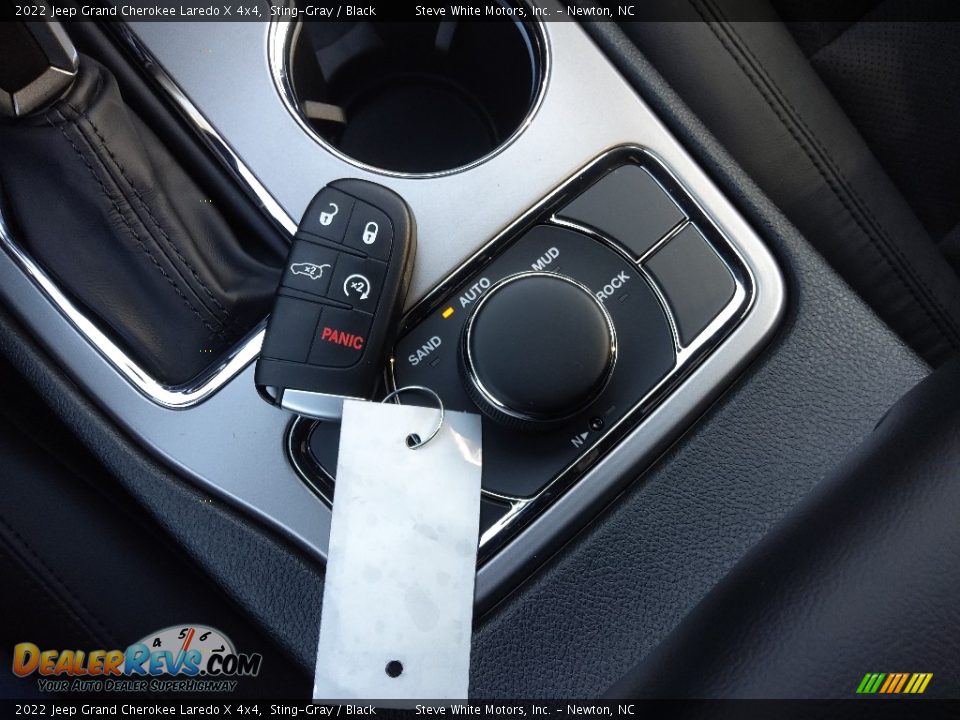 Keys of 2022 Jeep Grand Cherokee Laredo X 4x4 Photo #31